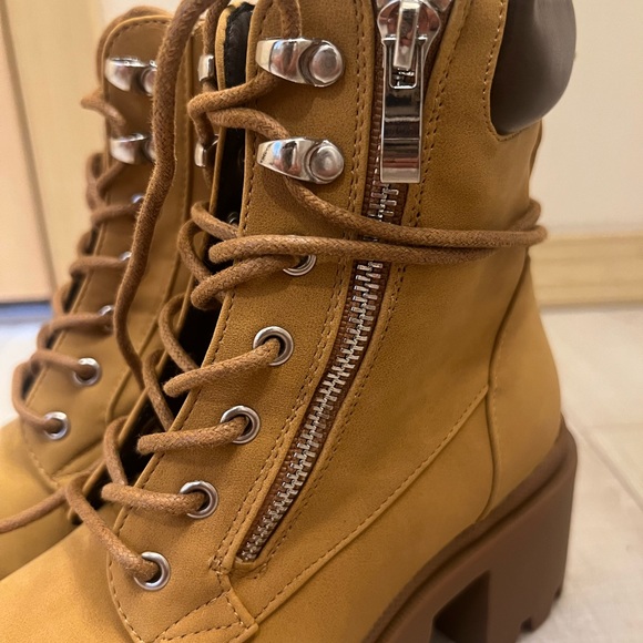 JustFab Sebbe Lace-Up Lug Sole Boots. Size 6. Color: Camel. - Picture 3 of 4